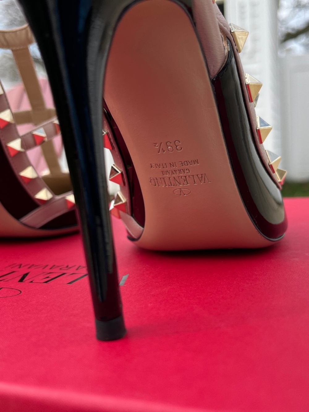 Valentino Garavani Patent Rockstud Caged Pumps 100 MM Black/Poudre- Authentic - Picture 8 of 14